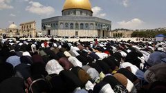 250 الف مصل يؤدون الجمعة الثالثة من رمضان في الأقصى