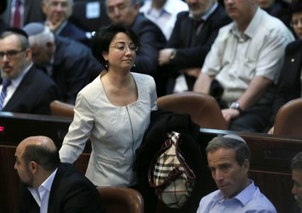 أعضاء بالكنيست الإسرائيلي يوقعون على عريضة لطرد حنين زعبي