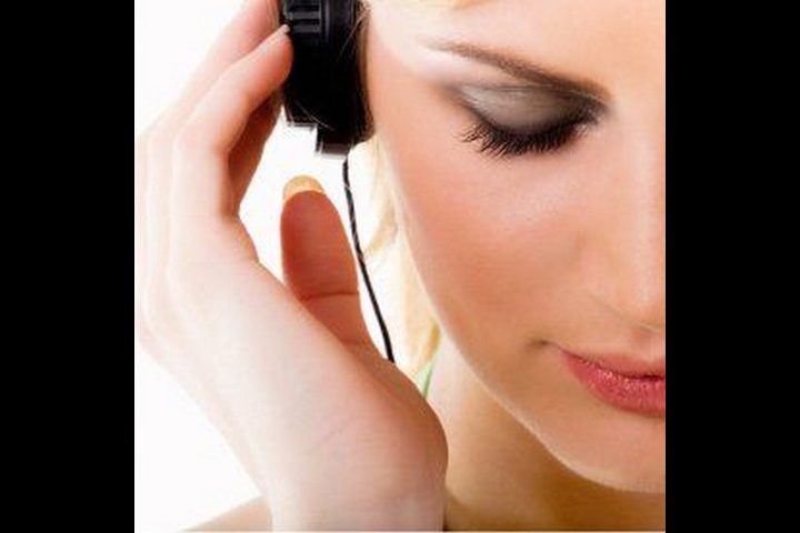 ما هي خطورة إستماع الجيل الشاب إلى الموسيقى الصاخبة ؟