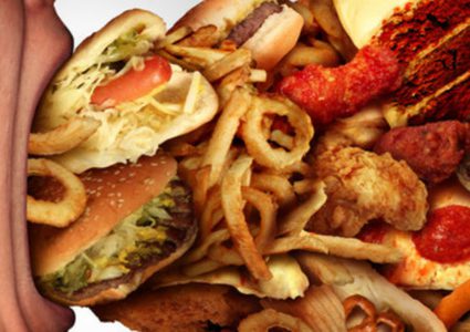 ما العلاقة بين الأرق وتناول الوجبات السريعة؟