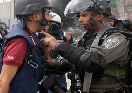 منتدى الإعلاميين: 20 صحفيًّا أسيرًا في سجون الاحتلال الإسرائيلي