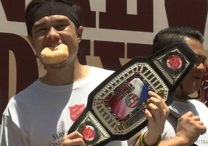 مسابقة للشرهين في يوم "الدونات" العالمي