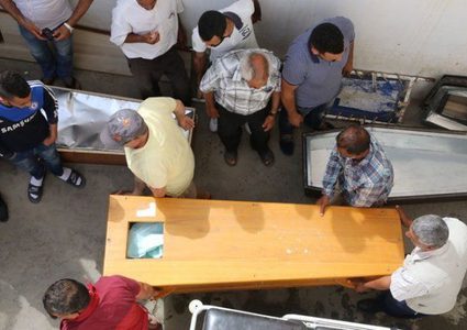 مقتل 60 على الأقل إثر غرق سفينة مهاجرين قبالة تونس