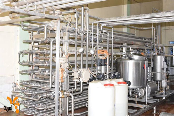 الخليل: إيقاف معمل لتصنيع الألبان عن العمل