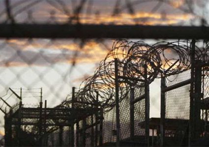 إدارة "عتصيون" تقدم إفطارات سيئة للمعتقلين وتحرمهم السحور والصلاة والاستحمام