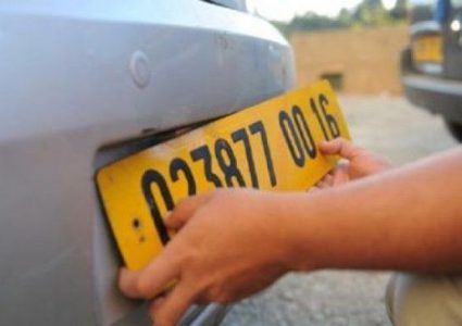 الاحتلال يستولي على مركبات تحمل لوحات صفراء من ورش تصليح في طولكرم