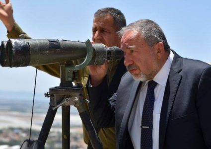 ليبرمان يُهدّد: من يعتقد بأن الأمن سيسود فهو "مخطئ ومضلل"