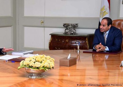 رئيس الوزراء المصري يتقدم باستقالته الى الرئيس السيسي