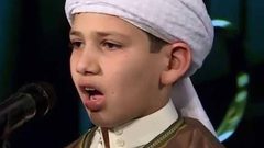 طفل جزائري يؤم مئات المصلين في صلاة التراويح بوهران