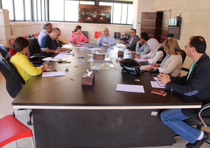 العلاقات العامة لمؤسسات محافظة نابلس تعقد اجتماعها الدوري في مقر المحافظة