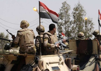 رئيس الأركان المصري يبحث مع قبائل سيناء "دورهم في استعادة الأمن"