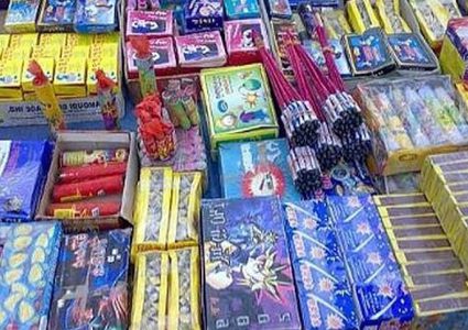 اخطار 15 تاجراً على خلفية الاتجار بالألعاب النارية في القدس