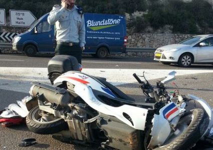 إصابة سائق دراجة نارية بجروح خطيرة بحادث سير