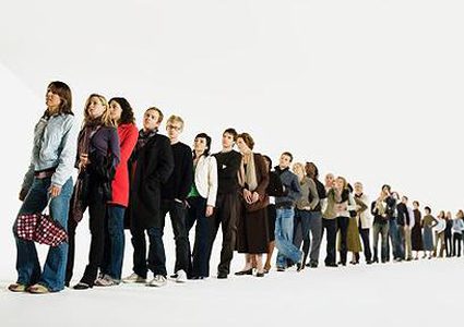 بماذا يشعر الأفراد الذين يجلسون دائمًا في الصفوف الأمامية ؟