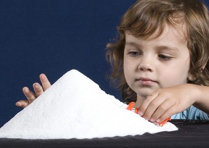 ما هي العلاقة بين إستهلاك الأطفال للملح ولعبهم بالألعاب الإلكترونية ؟