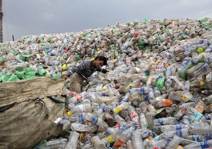 سنغافورة تتخلص من القمامة بالحرق لكن البلاستيك ما‭ ‬زال مشكلة