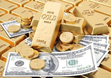 الذهب يرتفع وتعافي الدولار يقيد مكاسبه