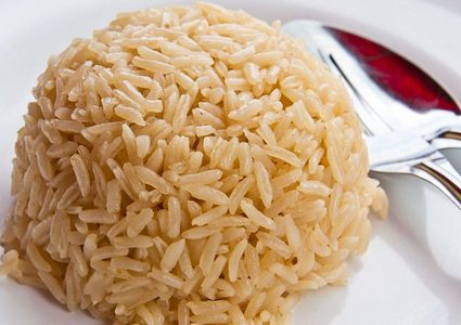 تعلمي طريقة جديدة لطبخ الأرز لحرق المزيد من الدهون
