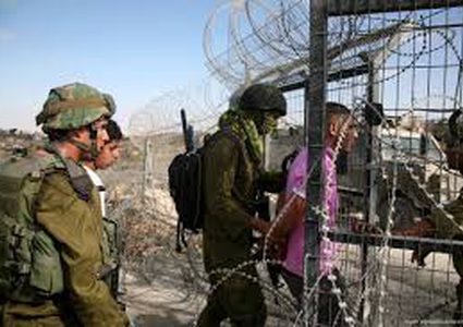 الاحتلال يعتقل ثلاثة مواطنين في قطاع غزة