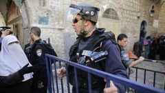 بلدية الاحتلال تصادر بسطات الباعة في القدس وتحرر مخالفات مالية