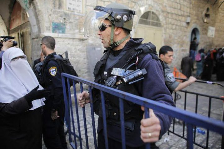 بلدية الاحتلال تصادر بسطات الباعة في القدس وتحرر مخالفات مالية