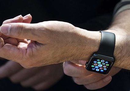 ساعات آبل تكشف أعراض باركنسون!