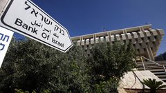 احتياطات النقد الأجنبي الإسرائيلي تهبط للشهر الرابع على التوالي