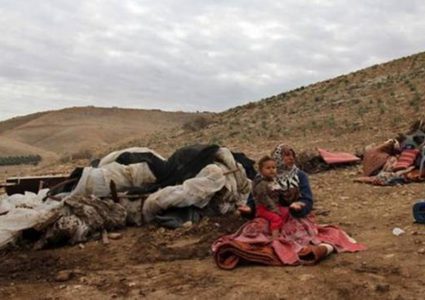 الاحتلال يخطر بهدم منشآت سكنية في النويعمة