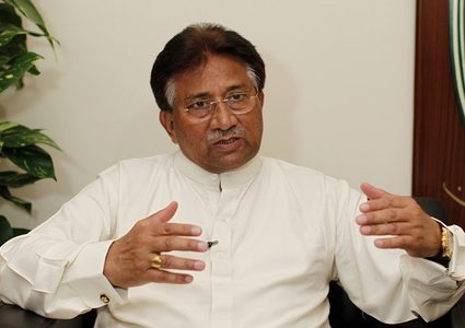 برويز مشرف يقدم أوراق ترشحه في الانتخابات البرلمانية