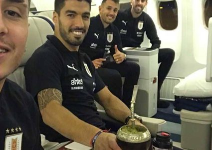 منافس مصر والسعودية يتسلح بـ"مشروب شهير"