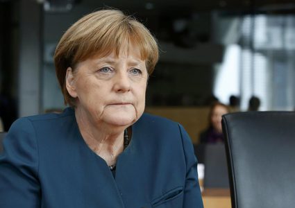ميركل تعارض مقترحات ماكرون لإصلاح منطقة اليورو