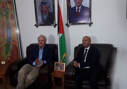 د. ابو هولي يبحث مع ماتيس شمالي اوضاع اللاجئين في المخيمات