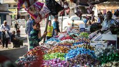 أسواق غزة تستقبل العيد ببضائع مكدسة ومتسوق غائب