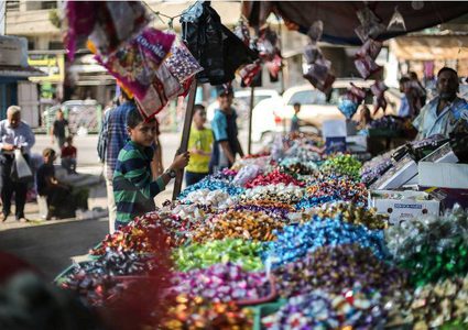 أسواق غزة تستقبل العيد ببضائع مكدسة ومتسوق غائب