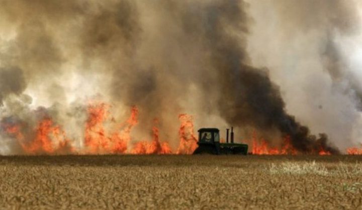 تواصل الحرائق في مستوطنات غلاف غزة بفعل الطائرات الورقية