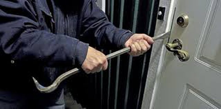 الشرطة تكشف ملابسات (23) قضية سرقة