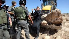 الاحتلال يستولي على أكثر من 24 دونما جنوب نابلس ويضع عليها بيوتا متنقلة