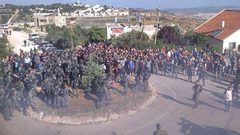 الاحتلال يشرع بإخلاء وحدات استيطانية