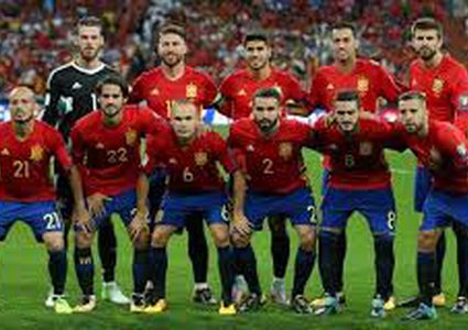 أسبانيا تقيل مدرب منتخبها قبل يوم من انطلاق كأس العالم