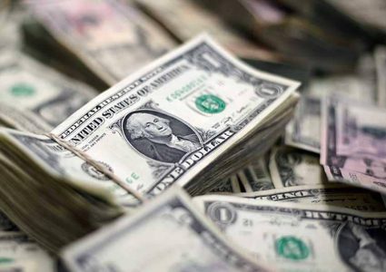 الدولار "يقفز" قبيل إعلان الأربعاء