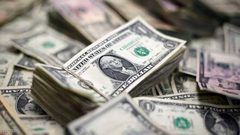 الدولار "يقفز" قبيل إعلان الأربعاء