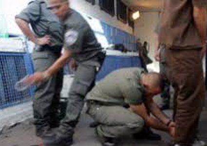 تفاقم معاناة الأسرى في معتقل "عتصيون"