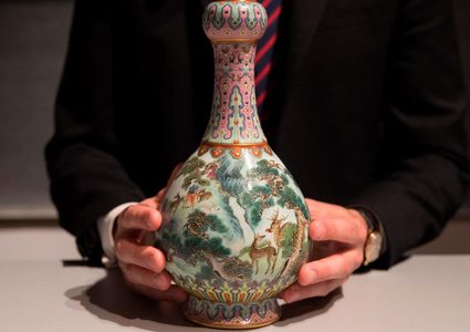 مزهرية صينية بسعر تجاوز 16 مليون يورو في مزاد بباريس