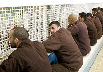 5 أسرى يدخلون أعواماً جديدة في سجون الاحتلال