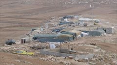 ملف "الخان الأحمر " .. حراك وازن بتوقيع تسعين رئيس حكومة حالي وسابق