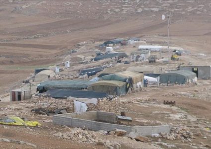 ملف "الخان الأحمر " .. حراك وازن بتوقيع تسعين رئيس حكومة حالي وسابق