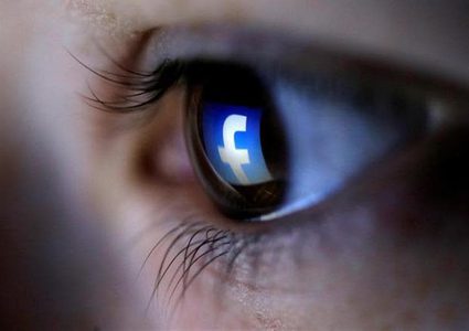 فيسبوك ينفي تطوير برنامج لرصد "حركة العيون"