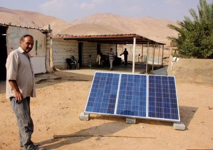 الاحتلال يخطر بوقف عمل خلايا شمسية في الأغوار الشمالية