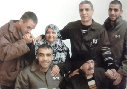 الاحتلال يسلّم "خنساء فلسطين" قرارا بهدم منزلها