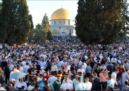 90 الفاً أدّوا صلاة العيد في المسجد الاقصى